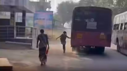 பேருந்தை நிறுத்தாத ஓட்டுநர்.! ஓடிச்சென்று ஏறிய மாணவி-  போக்குவரத்து துறை எடுத்த அதிரடி ஆக்‌ஷன்