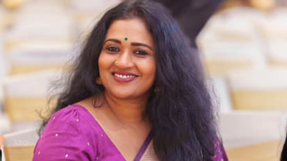 'ഒന്നു പൊട്ടിച്ചിരിക്കാൻ പോലും പറ്റിയിട്ടില്ല, സ്ത്രീകൾ ഈ മണ്ടത്തരത്തിൽ ചാടരുത്'; മഞ്ജു പത്രോസ് പറയുന്നു