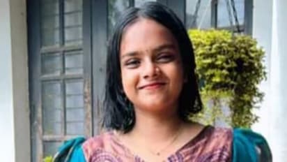 കോഴിക്കോട് ബന്ധുവീട്ടിൽ വെച്ച് ആത്മഹത്യക്ക് ശ്രമിച്ച എട്ടാം ക്ലാസ് വിദ്യാര്‍ത്ഥിനി മരിച്ചു