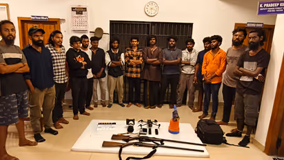 വനത്തില് ഡോക്യൂമെന്ററി ഷൂട്ടിങ്; സംവിധായകനും സംഘവും വനംവകുപ്പിന്റെ പിടിയില്