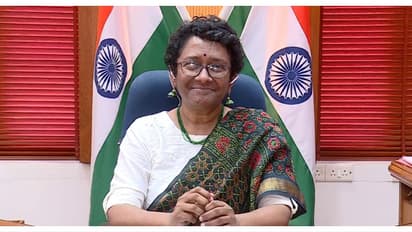 'മക്കൾ കറുത്തുപോയാൽ തീർന്നു എന്ന് കരുതുന്നവർ ഉണ്ട്. ആ ചിന്താഗതി പൊളിക്കണം'; ചീഫ് സെക്രട്ടറി ശാരദ മുരളീധരൻ