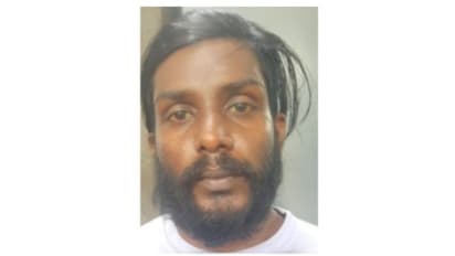 പെരിന്തൽമണ്ണയിലെ പരിശോധനയ്ക്കിടെ പിടിയിലായ യുവാവിന്റെ ബാഗിലും സ്കൂട്ടറിലും ഉണ്ടായിരുന്നത് 30 ലിറ്റർ വിദേശമദ്യം