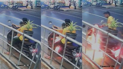 സ്കൂട്ടറിന് മുന്നിൽ കുഞ്ഞ്, റോഡരികിൽ നിർത്തി ഫോൺ ചെയ്യുന്നതിനിടെ തീ; അപ്രതീക്ഷിത സംഭവത്തിൽ 6 വയസുകാരന് പൊള്ളൽ