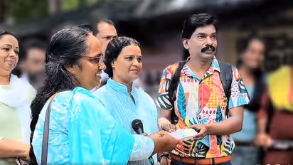 'സിനിമയിൽ അനീതിക്കെതിരെ പൊരുതിയാൽ പോരല്ലോ, ചെറിയൊരു സഹായം തരാം', ആശമാര്ക്ക് സന്തോഷ് പണ്ഡിറ്റിന്റെ പിന്തുണ