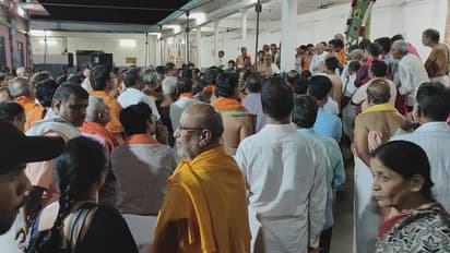 ರಾಘವೇಂದ್ರ ಮಠದ ಆಸ್ತಿ‌ ವಿವಾದ: ಮಧ್ಯರಾತ್ರಿ ಸುಬುಧೇಂದ್ರ ಶ್ರೀಗಳ ವಿರುದ್ಧ ಪ್ರತಿಭಟನೆ