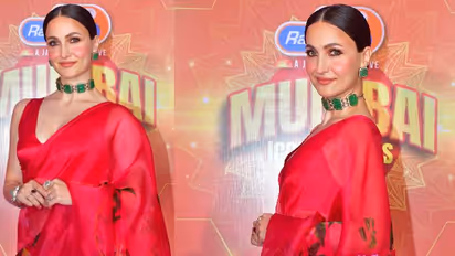 green stone fancy necklace for saree look