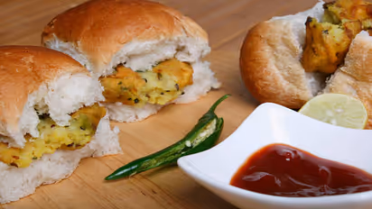 மும்பை ஃபபேமஸ் ரோட்டுக்கடை வடை பாவ் வீட்டில் செய்வது எப்படி?