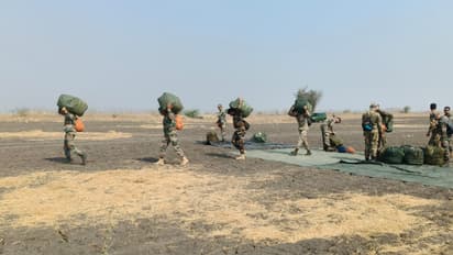 Photo Gallery: ಕರ್ನಾಟಕ-ಆಂಧ್ರ ಗಡಿಯಲ್ಲಿ ರೋಚಕ ಪ್ಯಾರಾ ಮಿಲಿಟರಿ ಸಮರಾಭ್ಯಾಸ!