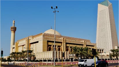 റമദാന്റെ 27-ാം രാവിൽ കുവൈത്ത് ഗ്രാൻഡ് മോസ്കിൽ ഒത്തുകൂടിയത് പതിനായിരക്കണക്കിന് വിശ്വാസികൾ