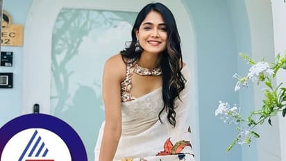 ಬಿಳಿ ಸೀರೆಯಲ್ಲಿ ಮೋಕ್ಷಿತಾ ಪೈ…. ಅಂದದಿಂದಲೇ ಮನಸನ್ನ ಕದ್ದು, ಕಣ್ಣಲ್ಲೇ ಸೆಳೆದ ಪಾರು