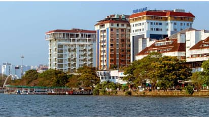 ഹരിത വിനോദ സഞ്ചാര കേന്ദ്രങ്ങളുടെ പട്ടികയിൽ ഇടംനേടാൻ മറൈൻ ഡ്രൈവ്; ക്ലീന്‍ ഡ്രൈവ് നടത്തി