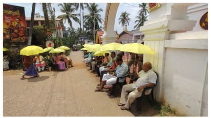 ചാലിശ്ശേരിയിൽ യാക്കോബായ വിശ്വാസികളെ സെമിത്തേരിയിലേക്ക് പ്രവേശിപ്പിക്കാൻ അനുവദിക്കാതെ ഗെയ്റ്റ് പൂട്ടി