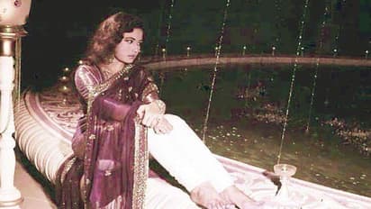 meena kumari death anniversary bollywood tragedy queen film career personal life and many more