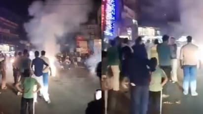 നടുറോഡില്‍ പടക്കം പൊട്ടിച്ചു; കല്ലാച്ചിയിലും വാണിമേലും യുവാക്കൾക്കെതിരെ കേസെടുത്തു