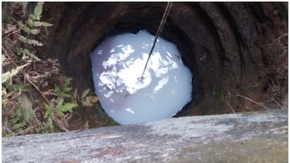 കോന്നി അതുമ്പുംകുളത്ത് കിണറ്റിലെ വെള്ളത്തിന് പാൽ നിറം!