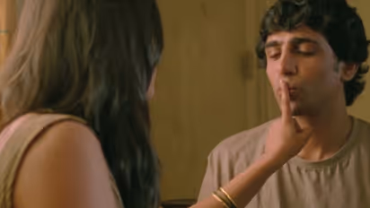 വെറും മൂന്ന് കോടിക്ക് എടുത്ത പടം, തീയറ്ററില്‍ വന്‍ വിജയം, ചൂടന്‍ രംഗങ്ങള്‍ ഇന്നും വൈറല്‍: വീണ്ടും എത്തുന്നു!