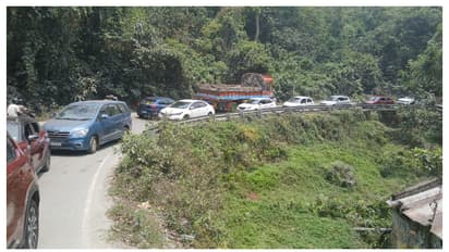 വിനോദ സഞ്ചാരികളെ ദുരിതത്തിലാക്കി ഇ-പാസ്; കൂടുതല് ജീവനക്കാരും ഇന്റര്നെറ്റ് വേഗവും വേണമെന്ന് ആവശ്യം