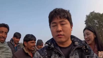 ബസിൽ നിന്നും ഇറങ്ങിയതേ ഉള്ളൂ, കൊറിയൻ ദമ്പതികളെ ഞെട്ടിച്ച് ഇന്ത്യയിലെ ഓട്ടോ ഡ്രൈവർ, സംഭവം ഇങ്ങനെ