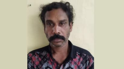 മോഷണവും വ്യാജ വാറ്റുമടക്കം നിരവധി കേസിൽ പ്രതി; കള്ള് ഷാപ്പിലെ കുപ്പി പൊട്ടിച്ച് യുവാവിനെ കുത്തി, അറസ്റ്റിൽ