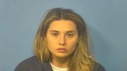 30കാരി ടീച്ചറും 15കാരൻ മകനുമായുള്ള ചാറ്റ് കണ്ട് ഞെട്ടി അമ്മ; ഉടൻ പരാതി , കാര് തടഞ്ഞ് പിടികൂടി യുഎസ് പൊലീസ്