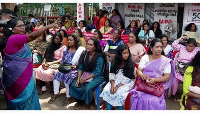 ആശ വർക്കർമാരുടെ വേതന പുനഃക്രമീകരണത്തിന് കമ്മീഷനെ നിയോഗിക്കാൻ ആലോചന; ട്രേഡ് യൂണിയനുകളുടെ സമവായത്തിന് ശ്രമം