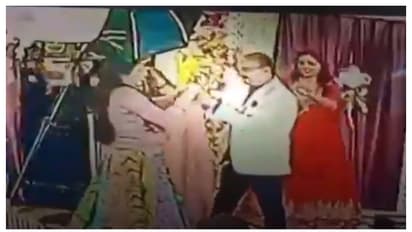 आंसुओं में बदल गई शादी की 25वीं सालगिरह, पारंपरिक कपड़े, गाने और डांस के बीच मौत