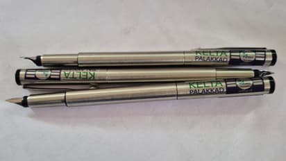 ഒരു അധ്യാപകന് 400 പേപ്പറുകൾ, ആകെ 1400 പേനകൾ, തീർന്നാൽ വലിച്ചെറിയുമോ?പാലക്കാട്ടെ ഇംഗ്ലീഷ് അധ്യാപകരുടെ മറുപടി
