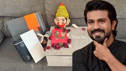 ರಾಮ್ ಚರಣ್ ಬರ್ತಡೇ: ಸಿನಿಮಾ ನಿರ್ದೇಶಕರಿಗೆ ಆಂಜನೇಯನ ಪಾದುಕೆ, ಬೆಳ್ಳಿಮುಖ ಉಡುಗೊರೆ!