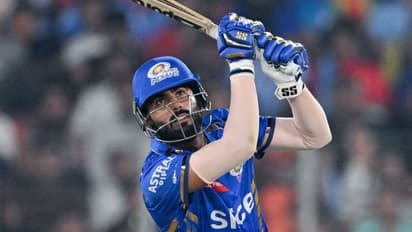 രണ്ട് വിക്കറ്റ് നഷ്ടത്തിനിടയിലും തകര്ത്തടിച്ച് മുംബൈ ഇന്ത്യന്സ്! വിക്കറ്റ് വീഴ്ത്താനാവാതെ ലക്നൗ