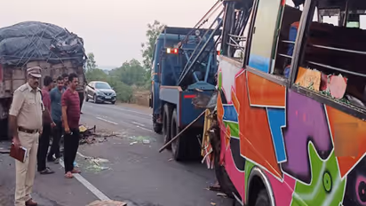 Karnataka: Five dead, 10 injured as van crashes into parked truck in Kalaburagi