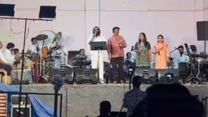 ഇസ്രയേലിൻ നാഥനായി... കൊല്ലത്തെ ക്ഷേത്രത്തിൽ ക്രിസ്തീയ ഭക്തിഗാനം പാടി ഗായകൻ മാർകോസ്;കൈയ്യടിച്ച് സ്വീകരിച്ച് ജനം