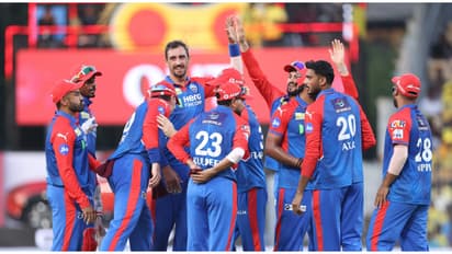 ചെന്നൈയ്ക്ക് ബാറ്റിംഗ് തകര്ച്ച; പവര് പ്ലേയിൽ 3 വിക്കറ്റുകൾ വീഴ്ത്തി ഡൽഹി