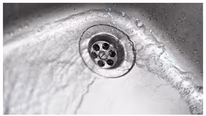 ബാത്റൂമിലെ ഡ്രെയിൻ അടഞ്ഞുപോയോ? എളുപ്പത്തിൽ ശരിയാക്കാം, ഇതാ ചില പൊടിക്കൈകൾ  