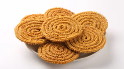 கேரளா ஃபேமஸ் கல்யாண வீட்டு அரி முறுக்கு சாப்பிட்டிருக்கீங்களா?