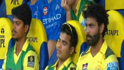 இப்படி இருந்தா வெண்கல கிண்ணம் கூட கிடைக்காது! சேஸிங்கின் போது தூங்கிய சிஎஸ்கே வீரர்!