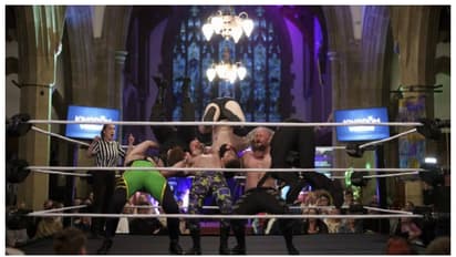 യുകെയില്‍ വിശ്വാസികളെ ആകര്‍ഷിക്കാന്‍ പള്ളിയില്‍ 'ഗുസ്തി'; ആളുകൂടുന്നെന്ന് റിപ്പോര്‍ട്ട് 