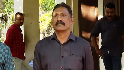 45000 വാങ്ങിയത് ഗൂഗിൾ പേ വഴി, ആകെ 1.75 ലക്ഷം കൈപ്പറ്റി; 'കുപ്രസിദ്ധി' നേടിയ വനം ഓഫീസർ കൈക്കൂലി വാങ്ങി പിടിയിൽ