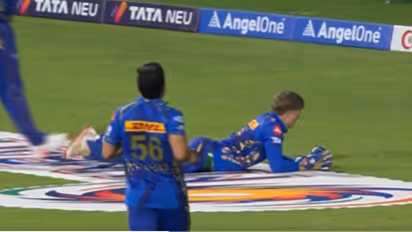 ക്യാച്ച് ഓഫ് ദി ഐപിഎല്? പാടിദാറിനെ ബൗണ്ടറിയോളം പിന്നോട്ടോടി പറന്നുപിടിച്ച് വിക്കറ്റ് കീപ്പര് റിക്കെള്ട്ടണ്