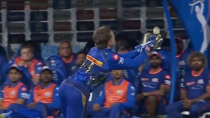 Viral Video: కీపర్ వెళ్లి బౌండరీ దగ్గర క్యాచ్ పట్టడం ఎప్పుడైనా చూశారా.? వైరల్ వీడియో