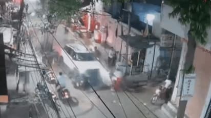  4ಕ್ಕೂ ಹೆಚ್ಚು ಬೈಕುಗಳಿಗೆ ಗುದ್ದಿ ನಿಲ್ಲಿಸದೇ ಹೋದ ಕಾರು: 2 ಸಾವು, 9 ಜನರಿಗೆ ಗಂಭೀರ ಗಾಯ: ವೀಡಿಯೋ