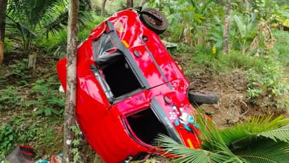 ബ്രേക്ക് നഷ്ടപ്പെട്ട വാഹനം തലകീഴായി 50 അടി താഴ്ചയിലേക്ക് മറിഞ്ഞു; കണ്ണൂരിൽ അപകടത്തിൽ ആറ് പേർക്ക് പരുക്ക്