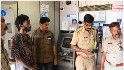 എടിഎം മുറിയിൽ ഒരു മണിക്കൂർ നിന്നെങ്കിലും ഒന്നും നടന്നില്ല; വേറൊരു സ്ഥലത്തെ സിസിടിവി ദൃശ്യത്തിൽ നിന്ന് പിടിവീണു