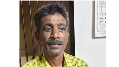 അയൽവാസിയുടെ വീട്ടിൽ കയറി കോടാലി കൊണ്ട് വെട്ടി, കല്ലെടുത്ത് തലയ്ക്കടിച്ചു; ഒടുവിൽ കീഴ്പ്പെടുത്തിയത് പൊലീസ്