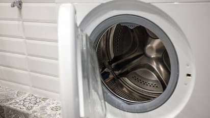 അമ്മയുടെ വഴക്കിൽ നിന്നും രക്ഷപ്പെടാൻ പെൺകുട്ടി ഒളിച്ചത് വാഷിംഗ് മെഷീനില്‍, ഒടുവിൽ‌ ഫയർ ഫോഴ്സ് വരേണ്ടി വന്നു