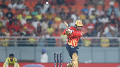 ഡല്ഹി പ്രീമിയര് ലീഗില് ഒരു ഓവറില് ആറ് സിക്സ്, ഇന്ന് 39 പന്തില് സെഞ്ച്വറി; പ്രിയാൻഷ് ആര്യ എന്ന മിനി യുവി