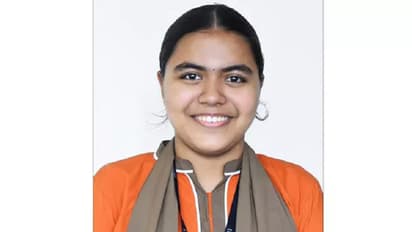 2nd PUC Result 2025: ವೈದ್ಯ ದಂಪತಿಯ ಪುತ್ರಿ, ವಿಜ್ಞಾನ ಟಾಪರ್‌ ಅಮೂಲ್ಯಗೆ ಎಂಜಿನಿಯರ್‌ ಆಗುವಾಸೆ!