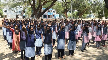 School Holidays : రేపు స్కూళ్లు, కాలేజీలకు సెలవుందా? 