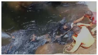 തേനെടുക്കാൻ പോയി വെള്ളച്ചാട്ടത്തില്‍ കാണാതായ യുവാവിന്‍റെ മൃതദേഹം കണ്ടെത്തി