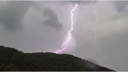 റെഡ് അലർട്ട് മുന്നറിയിപ്പ്, 6 സ്ത്രീകളും 2 കുട്ടികളുമടക്കം ഒഡിഷയിൽ മിന്നലേറ്റ് മരിച്ചത് 9 പേർ