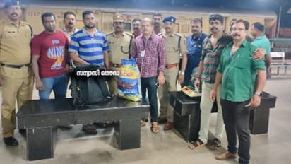 കോട്ടയം റെയിൽവേ സ്റ്റേഷനിൽ ബാഗുമായി ഒഡീഷക്കാരൻ 'സന്യാസി', പരിശോധിച്ചപ്പോൾ 6.1 കിലോ കഞ്ചാവ്; കയ്യോടെ പൊക്കി